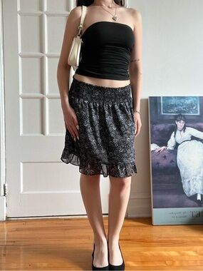 Size Small Dex Knee Lengthed Patterned Skirt